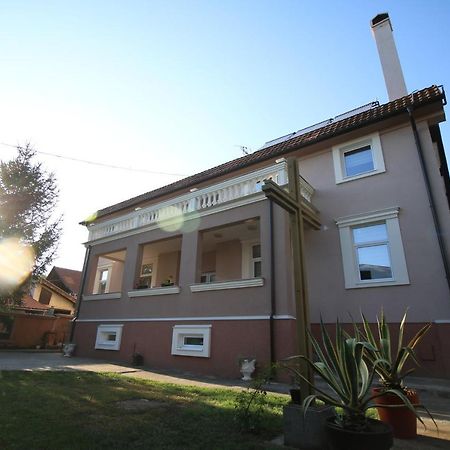 אלכסינץ Hostel Teresianum מראה חיצוני תמונה