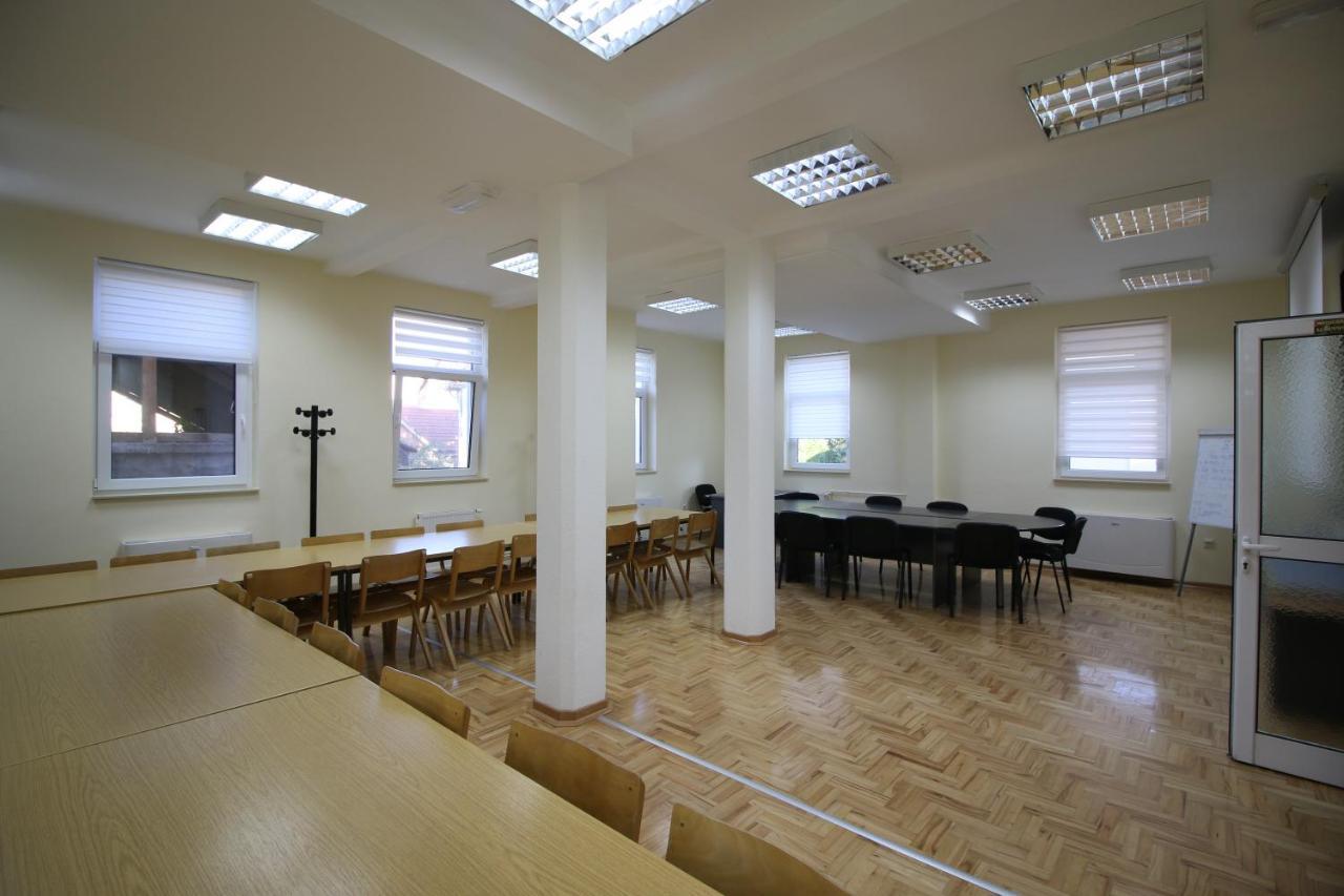 אלכסינץ Hostel Teresianum מראה חיצוני תמונה
